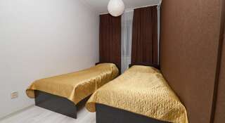 Гостиница Аврора Мини-Отель Екатеринбург Одна односпальная кровать и 1 спальное место на двухъярусной кровати с раковиной-4