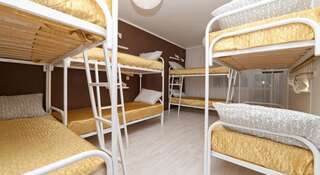 Гостиница Аврора Мини-Отель Екатеринбург Кровать в общем номере для мужчин и женщин с 8 кроватями-5