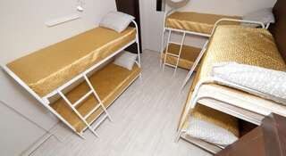 Гостиница Аврора Мини-Отель Екатеринбург Кровать в общем номере для мужчин и женщин с 8 кроватями-6