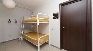 Гостиница Аврора Мини-Отель Екатеринбург Кровать в общем 6-местном номере для женщин-1