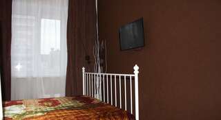 Гостиница Аврора Мини-Отель Екатеринбург Двухместный номер с большой кроватью и спальным местом на двухъярусной кровати-8