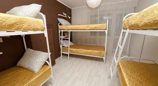 Гостиница Аврора Мини-Отель Екатеринбург Кровать в общем номере для мужчин и женщин с 8 кроватями-8